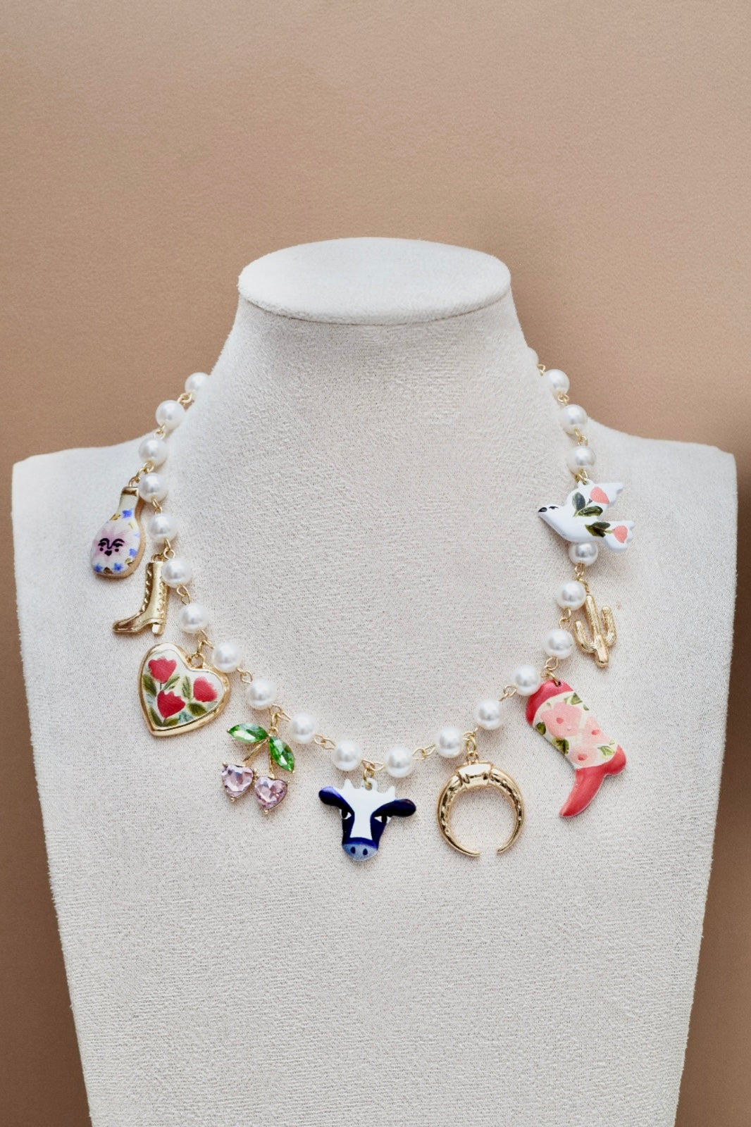 Collar con dijes del oeste y perlas en Aliación y dijes de cristal