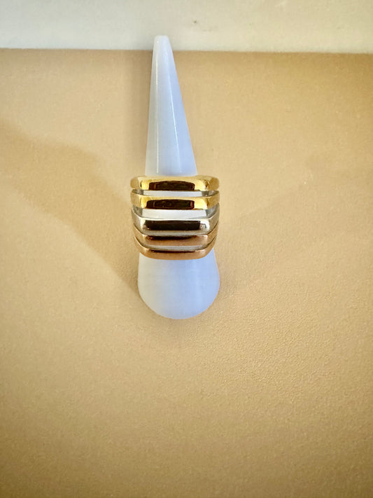 Anillo Chunky combinación oro, plata y bronce Acero Titanio. Talla 6