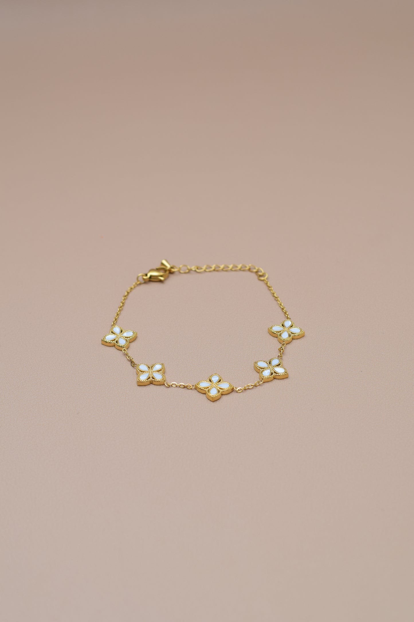 Pulsera de flores trébol blancas en Acero Inoxidable