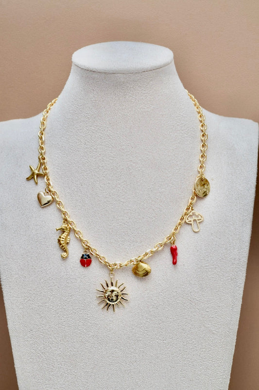 Collar de múltiples dijes muy chic chapado en oro