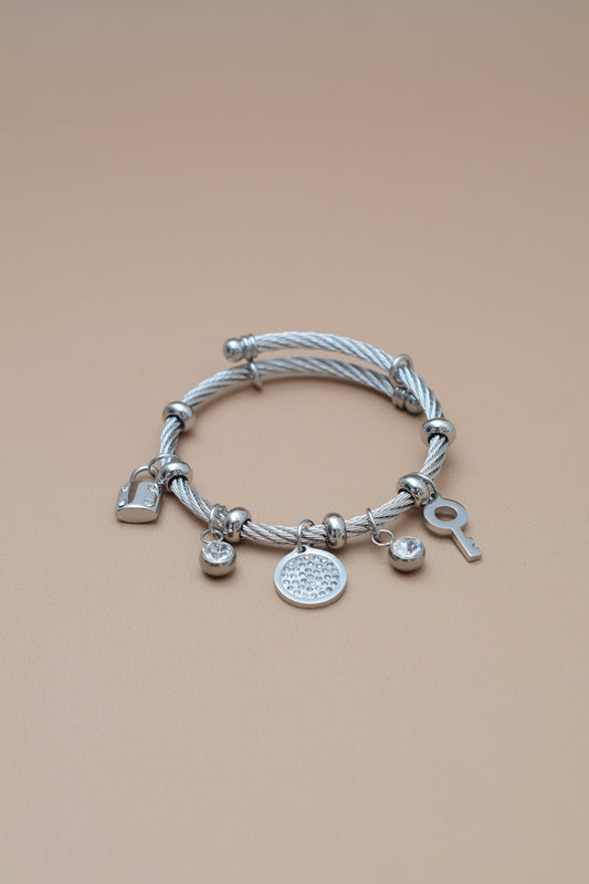 Pulsera estilo cable con dijes en Acero Inoxidable